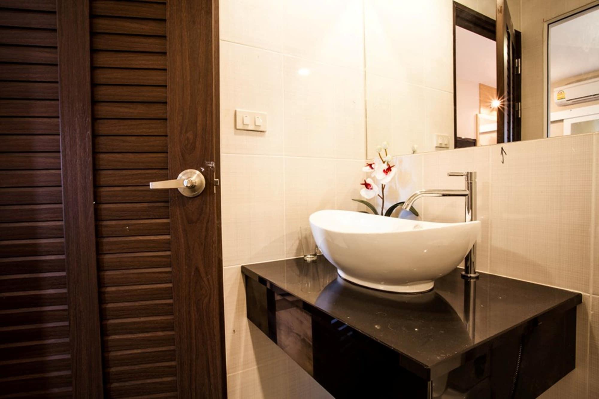 The Aim Sathorn Hotel Bangkok Exterior foto